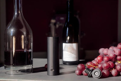 L'atelier Du Vin Gard'Vin Electric Wine Bottle Vacuum Pump - Luxury Wine Sommelier Accessory Removes Air & Helps Preserve Fine Wines, Includes 3 Valve Sealers Wine Tasting Gifts Made In France (Black)