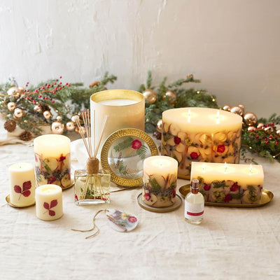 Rosy Rings Medium Round Botanical Candle - Spicy Apple 6.5" Burn Time 200 Hours Notes of Cardamom, Cinnamon, Clove, Long Lasting Candles, Aromatherapy Luxurious Fragrance Elegant Home Decor Gifts