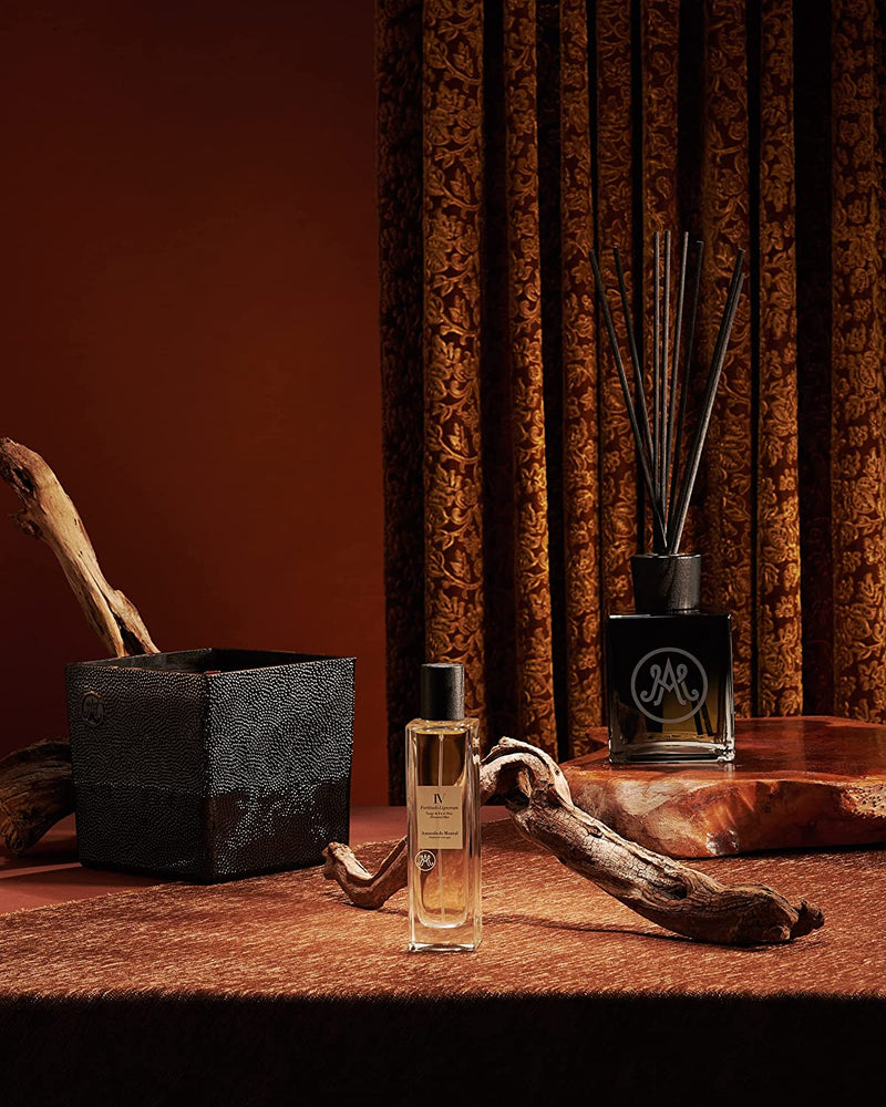 Amanda de Montal Fortitudo Lignorum Diffuser - Notes of Firewood, Leather, Incense & Vetiver - 500 ML